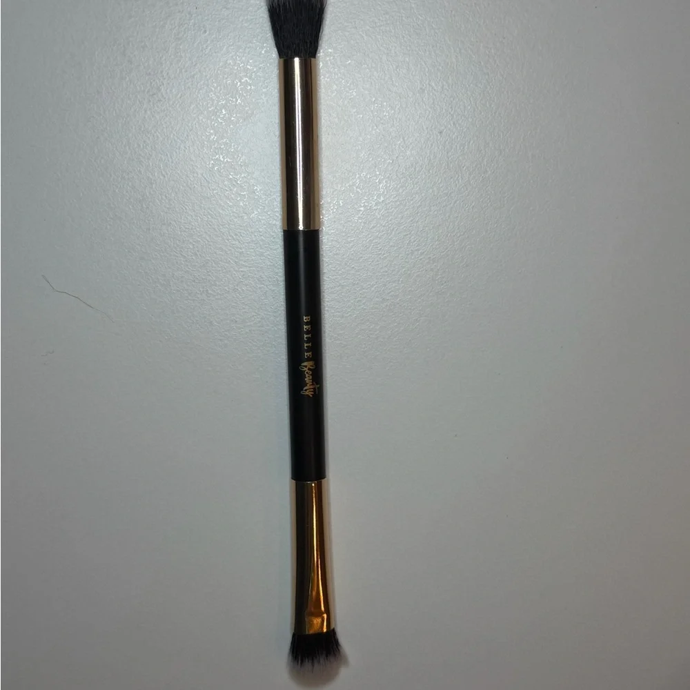 Belle beauty double eye shadow brush no 4. NEW